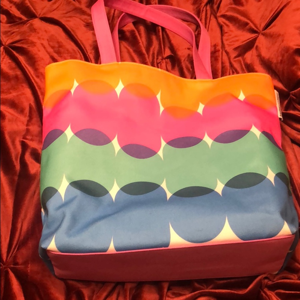 Pastel colored tote bags from kapitzia & Clinique